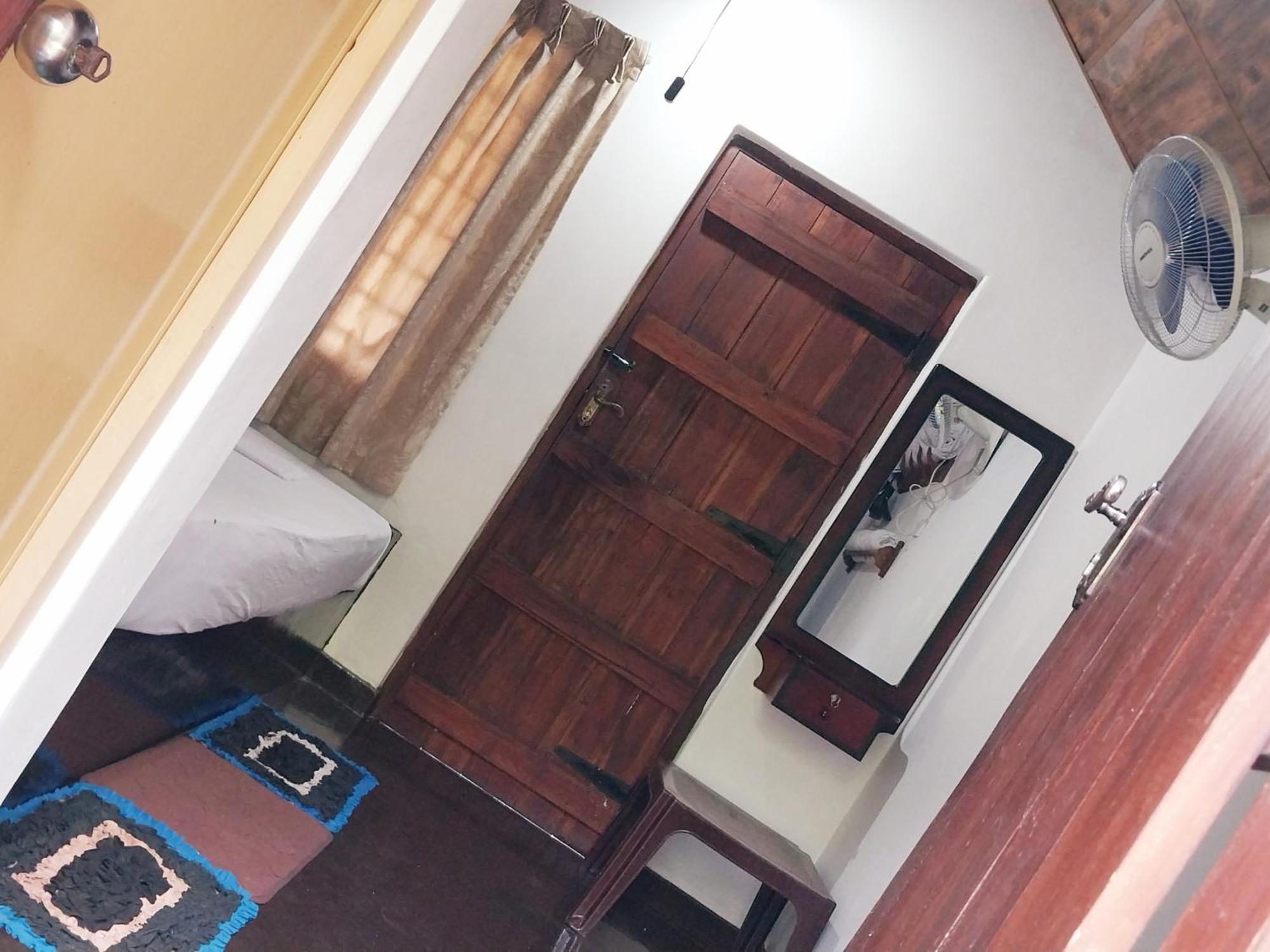 Lake Cabin Polonnaruwa Phòng bức ảnh